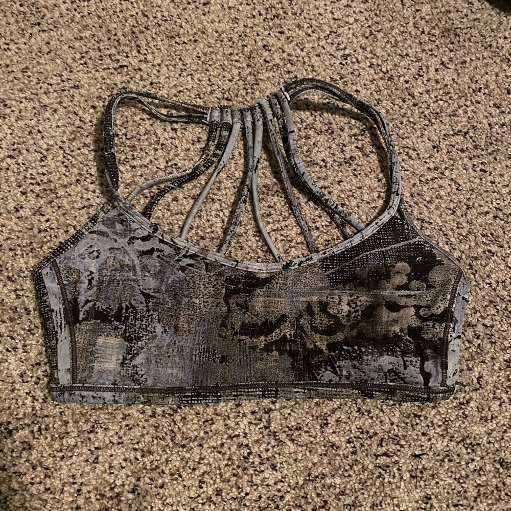 Lululemon sportsbra!